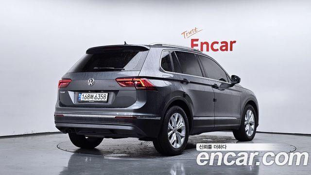 Volkswagen Tiguan 2-го поколения 2.0 TDI Premium - фото 1