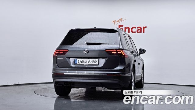 Volkswagen Tiguan 2-го поколения 2.0 TDI Premium - фото 3