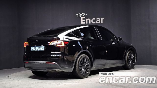 Tesla Model Y RWD - фото 1