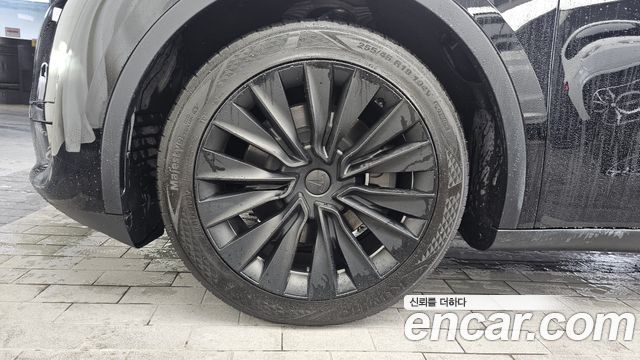 Tesla Model Y RWD - фото 4