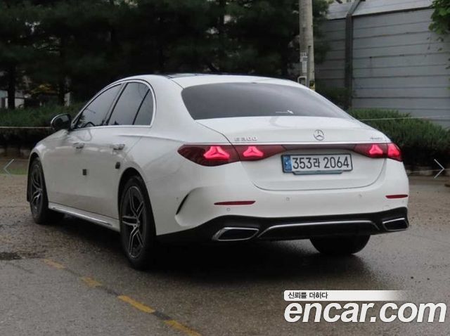 Mercedes-Benz E-Class W214 E300 4MATIC AMG Line - фото 2