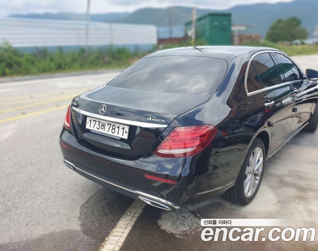 Mercedes-Benz E-Class W213 E300 4MATIC Exclusive - фото 1