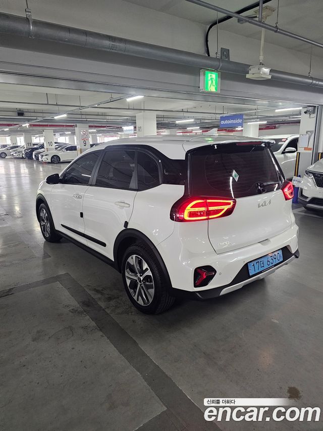 Kia Niro Plus Earth - фото 1
