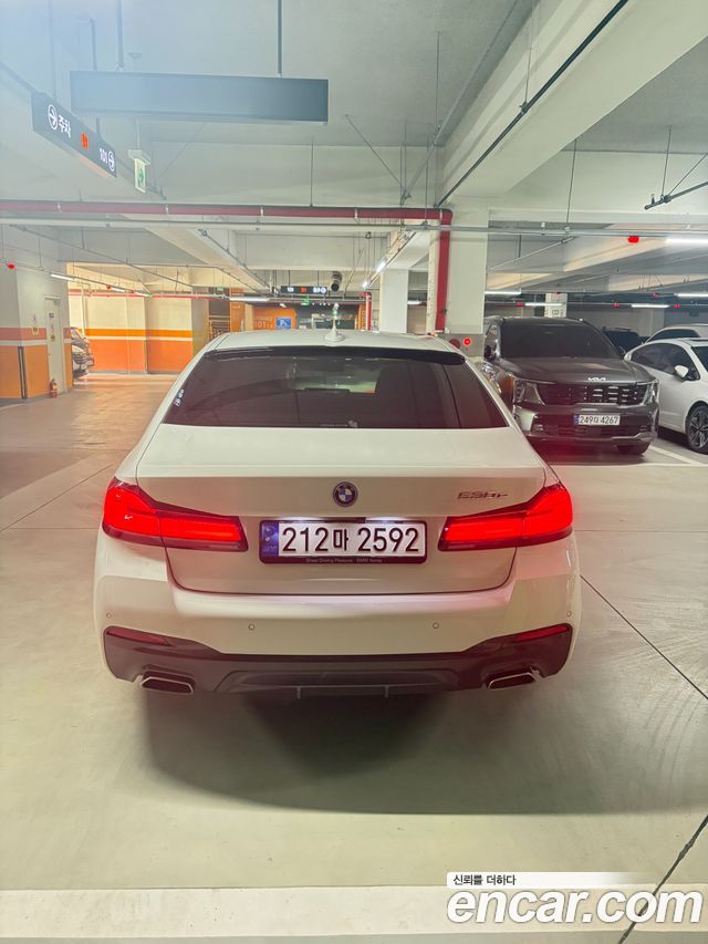 BMW 5 Series G30 530e M Sport - фото 1