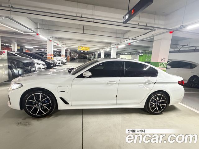 BMW 5 Series G30 530e M Sport - фото 2