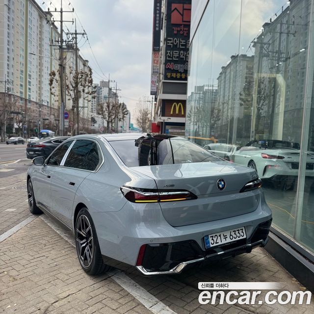 BMW 7 Series G70 740i xDrive M Sport - фото 2
