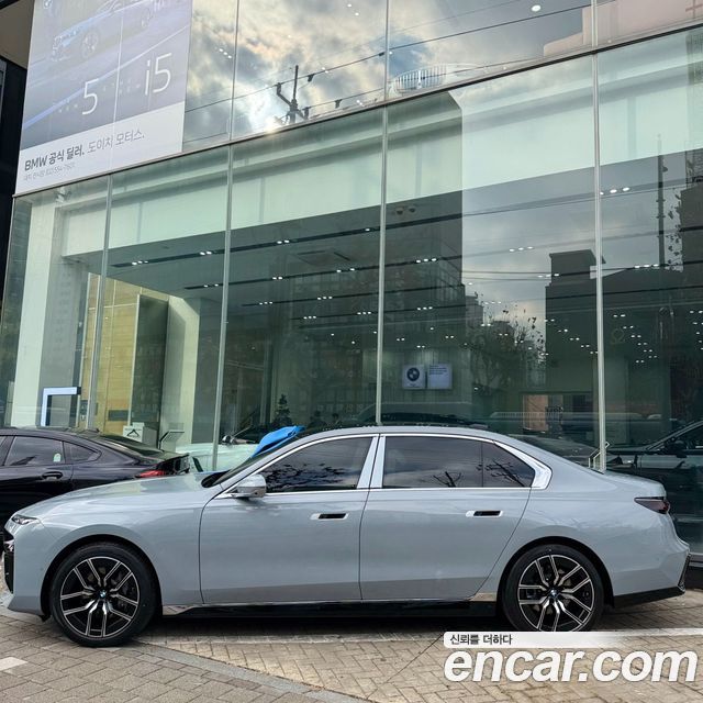 BMW 7 Series G70 740i xDrive M Sport - фото 3