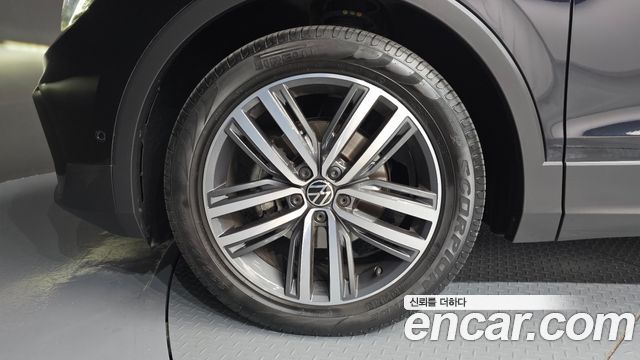 Volkswagen Tiguan 2-го поколения 2.0 TDI Prestige - фото 4