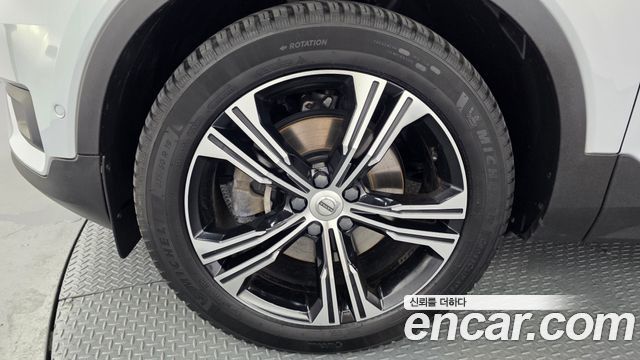 Volvo XC40 B4 Inscription - фото 4
