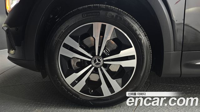 Mercedes-Benz GLB-Class X247 GLB220 - фото 3