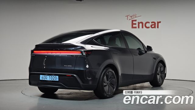 Tesla Model Y RWD - фото 0