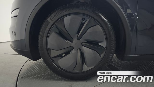 Tesla Model Y RWD - фото 3