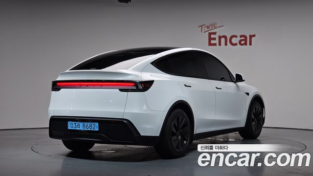 Tesla Model Y RWD - фото 0