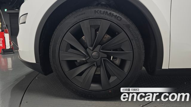 Tesla Model Y RWD - фото 3