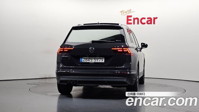 Volkswagen Tiguan 2-го поколения 2.0 TDI Prestige - фото 2