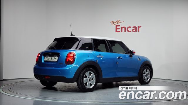 Mini Cooper 5Door Standard 3rd - фото 1