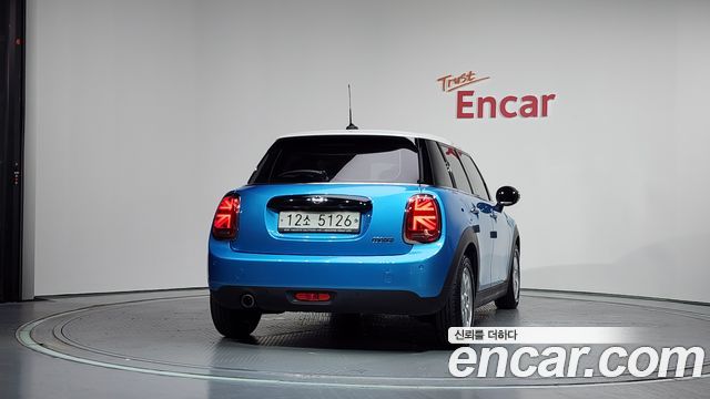 Mini Cooper 5Door Standard 3rd - фото 3