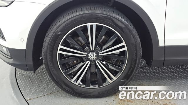 Volkswagen Tiguan 2-го поколения 2.0 TDI Prestige - фото 4