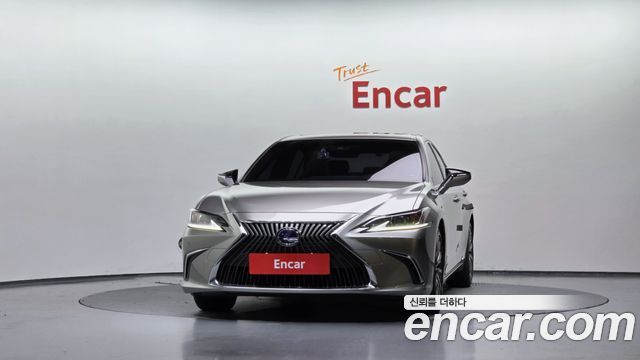 Lexus ES 300h 7-го поколения Luxury - фото 2