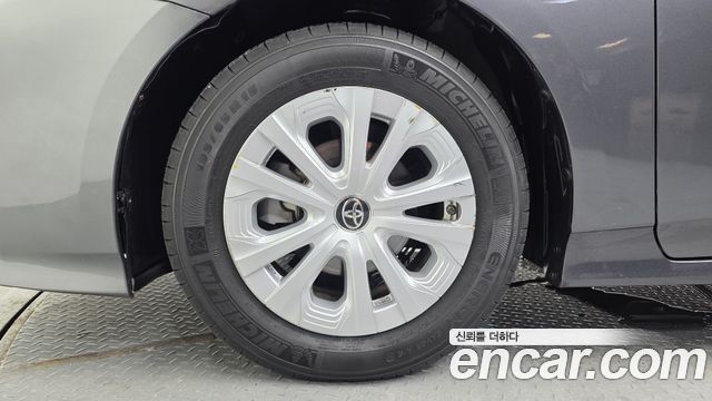 Toyota Prius 4-го поколения 1.8 - фото 3