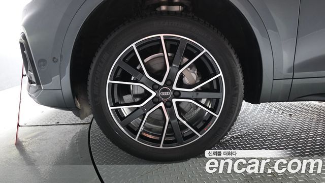 Audi Q5 FY 45 TFSI Quattro Premium - фото 4
