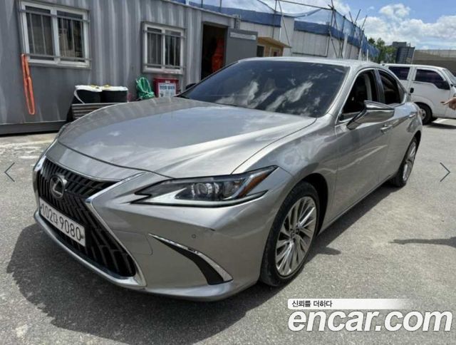 Lexus ES 300h 7-го поколения Luxury Plus - фото 0