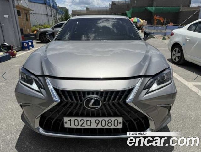 Lexus ES 300h 7-го поколения Luxury Plus - фото 1