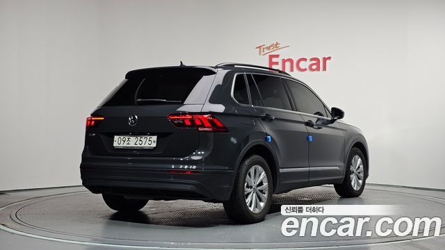 Volkswagen Tiguan 2-го поколения 2.0 TDI - фото 1