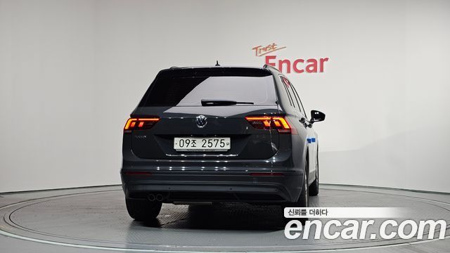 Volkswagen Tiguan 2-го поколения 2.0 TDI - фото 3