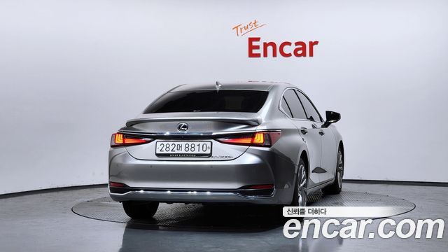 Lexus ES 300h 7-го поколения Executive - фото 3