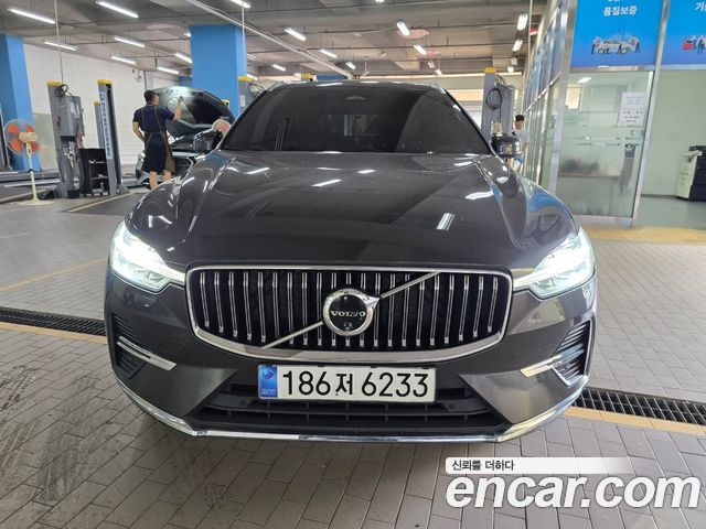 Volvo XC60 2-го поколения B5 Ultimate Bright - фото 1