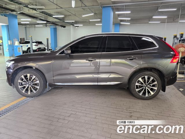 Volvo XC60 2-го поколения B5 Ultimate Bright - фото 3