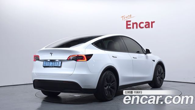 Tesla Model Y RWD - фото 1