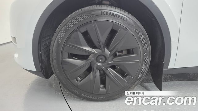 Tesla Model Y RWD - фото 4