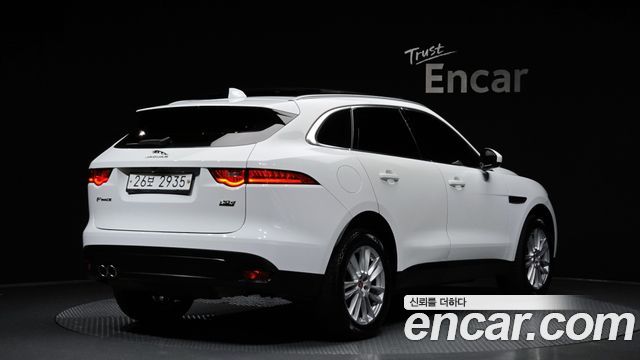 Jaguar F-PACE 20d Portfolio - фото 1