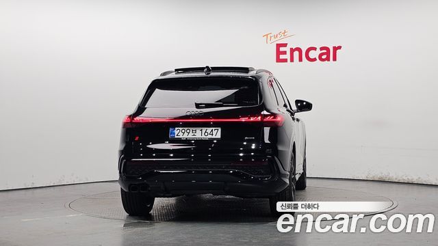 Audi Q5 40 TDI Quattro S Line Black Edition - фото 3
