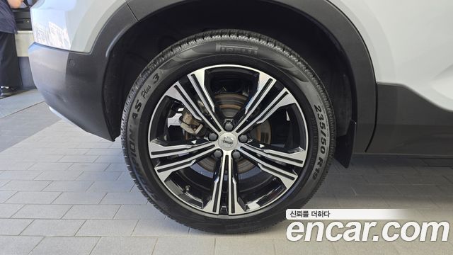 Volvo XC40 B4 Inscription - фото 4