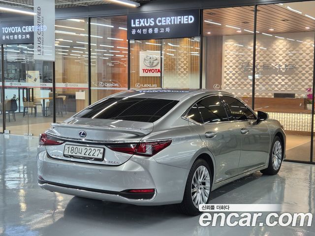Lexus ES 300h 7-го поколения Luxury Plus - фото 1