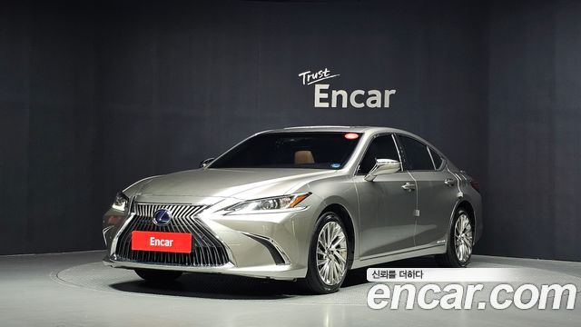 Lexus ES 300h 7-го поколения Luxury Plus - фото 0