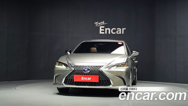 Lexus ES 300h 7-го поколения Luxury Plus - фото 2