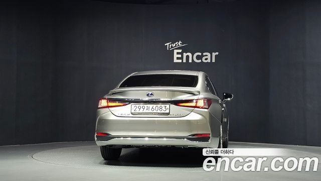 Lexus ES 300h 7-го поколения Luxury Plus - фото 3