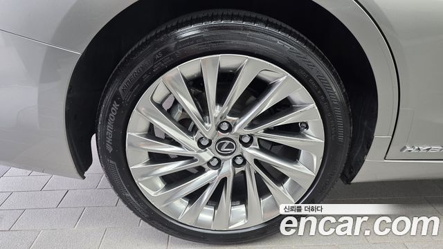 Lexus ES 300h 7-го поколения Luxury Plus - фото 4