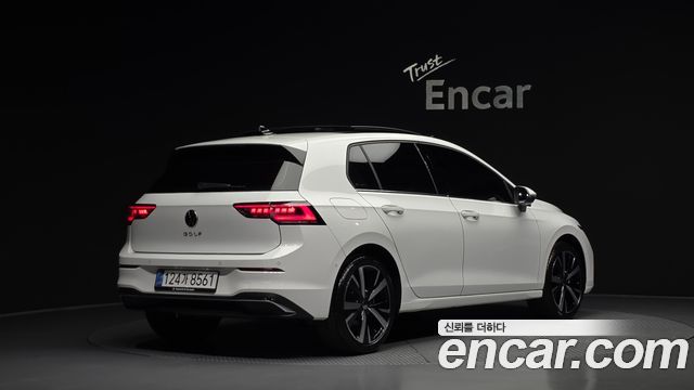 Volkswagen Golf 8-го поколения 2.0 TDI Prestige - фото 1