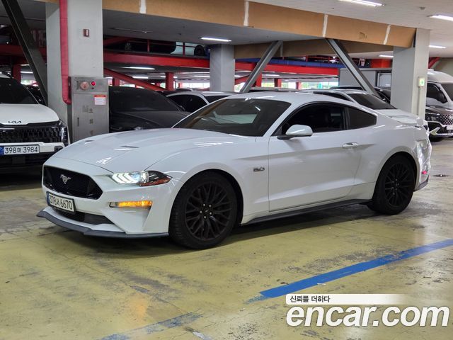 Ford Mustang GT Coupe - фото 0
