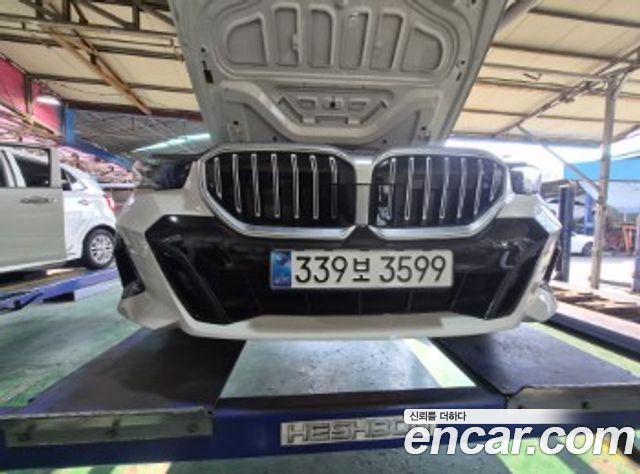 BMW 5 Series G60 520i M Sport - фото 0