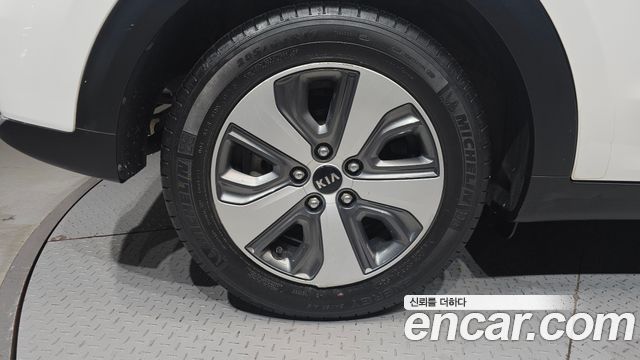 Kia Niro Noblesse - фото 4