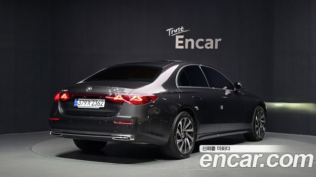 Mercedes-Benz E-Class W214 E300 4MATIC Exclusive - фото 1