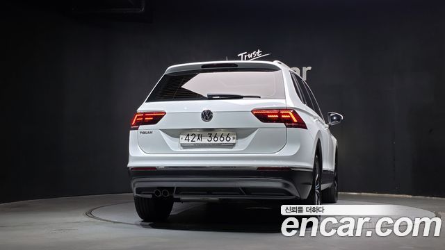 Volkswagen Tiguan 2-го поколения 2.0 TDI Prestige - фото 3