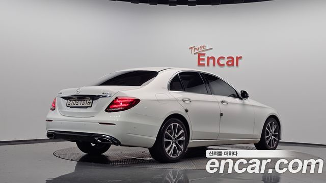 Mercedes-Benz E-Class W213 E300 4MATIC Avnatgarde - фото 0