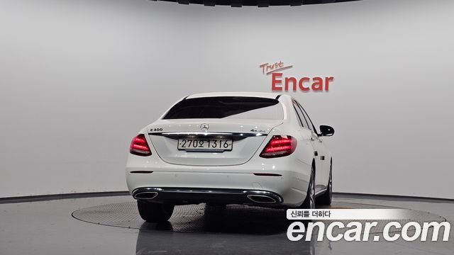 Mercedes-Benz E-Class W213 E300 4MATIC Avnatgarde - фото 2